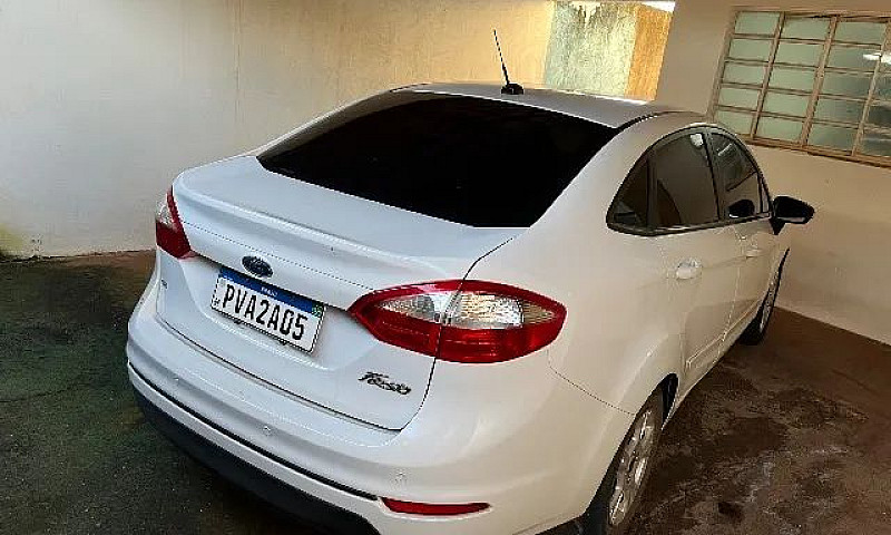 Ford Fiesta Sedan 1....