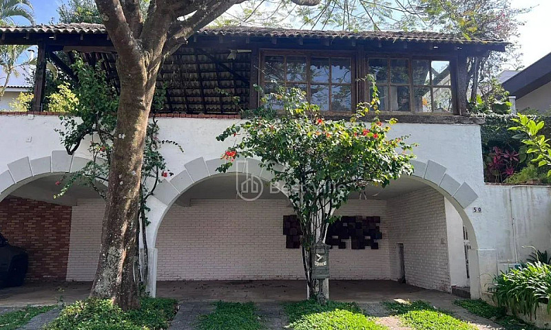 Casa À Venda Com 250...