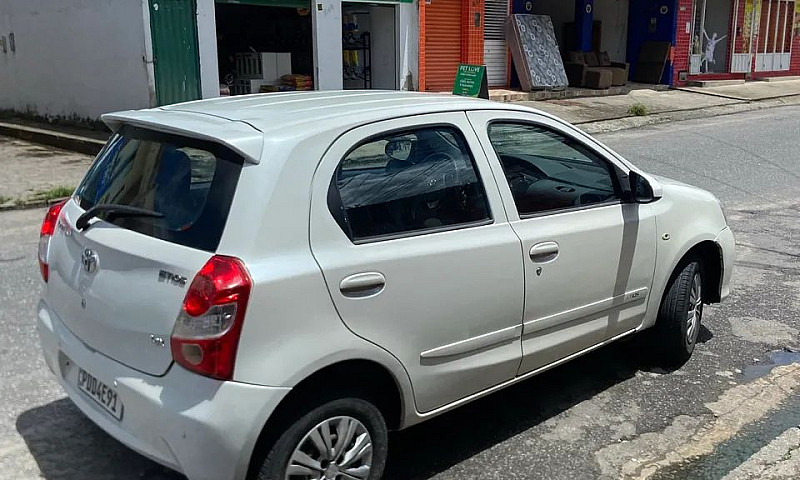 Toyota Etios X 1.3 F...