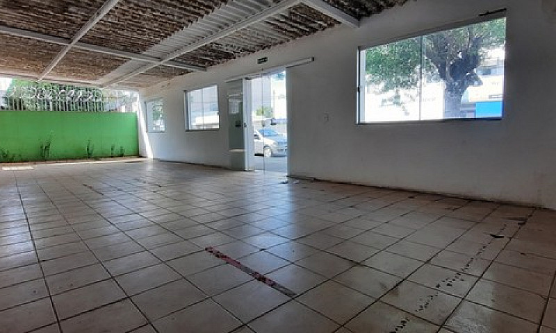 Casa Comercial De 22...