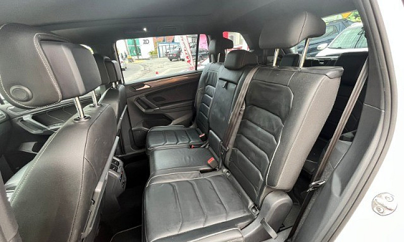 Volkswagen  Tiguan A...