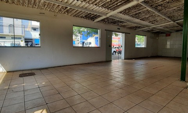 Casa Comercial De 22...