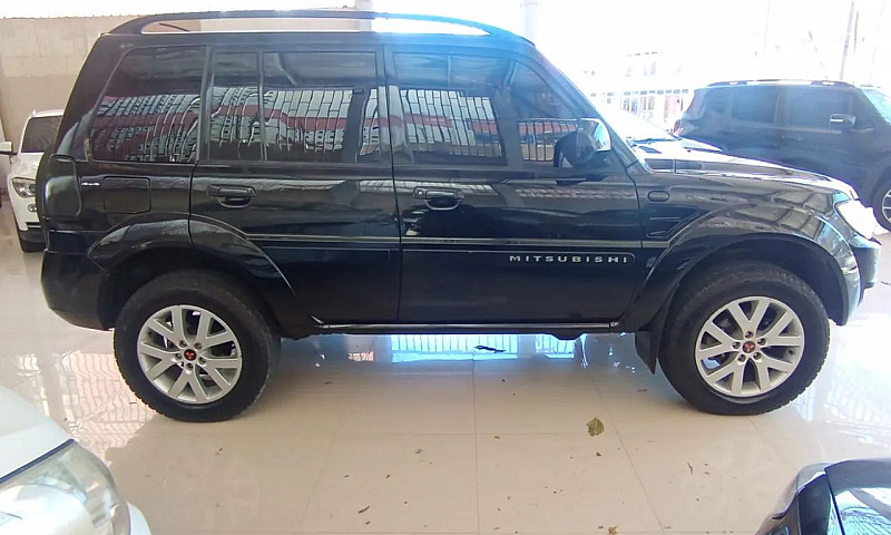 Mitsubishi Pajero Tr...
