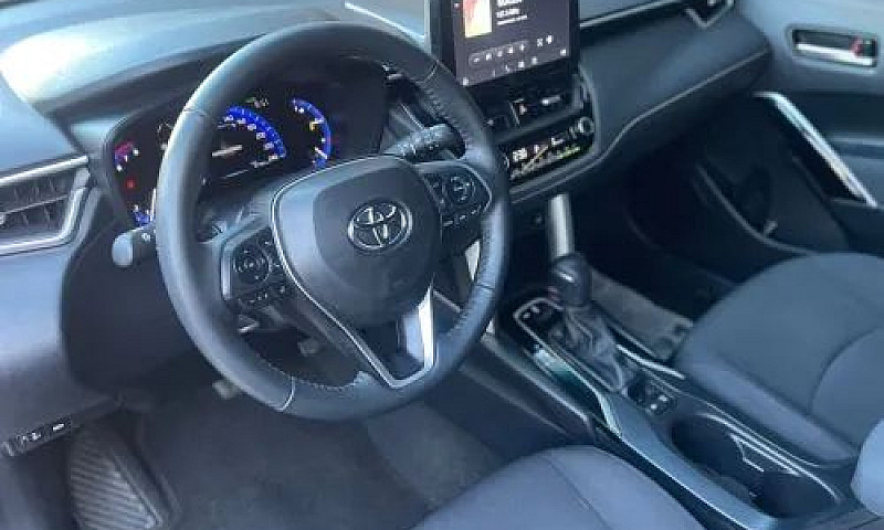 Toyota Corolla Cross...