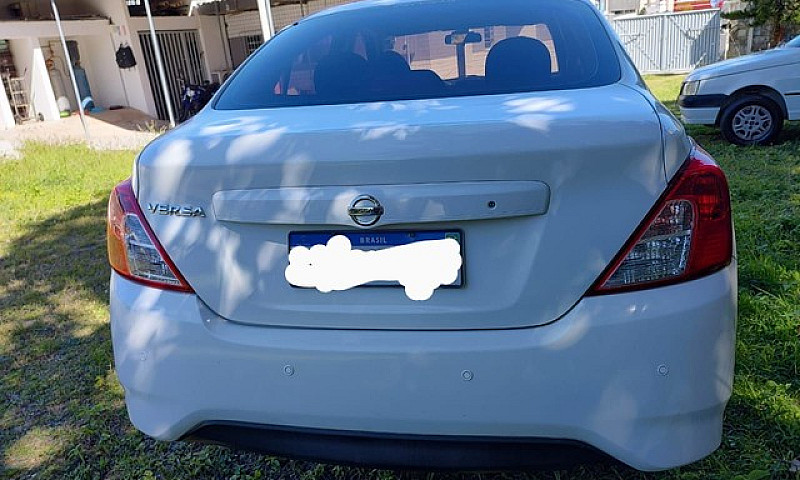 Nissan Versa 1.0 201...