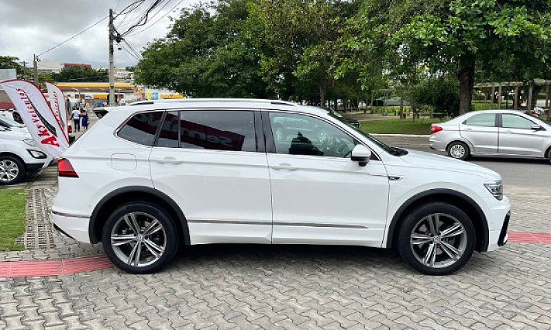 Volkswagen  Tiguan A...