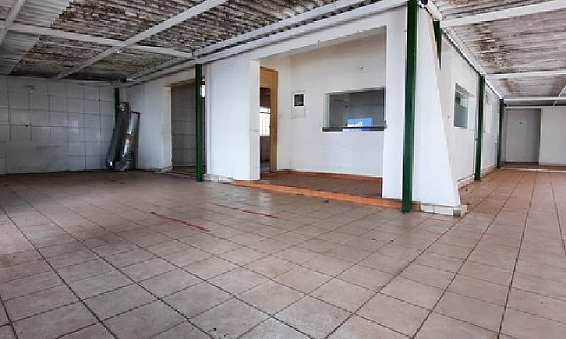 Casa Comercial De 22...