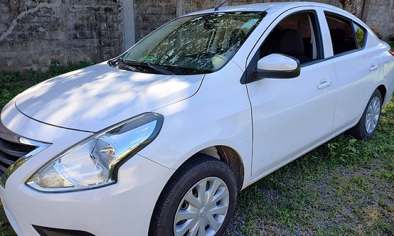 Nissan Versa 1.0 201...