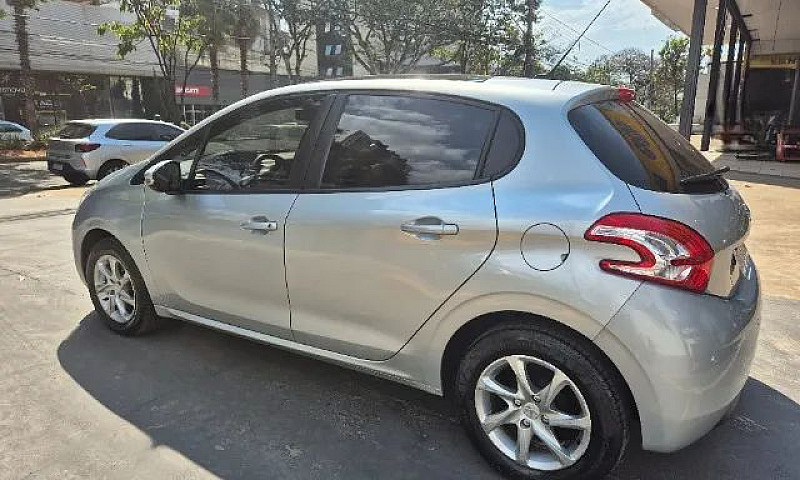 Peugeot 208 Allure 1...