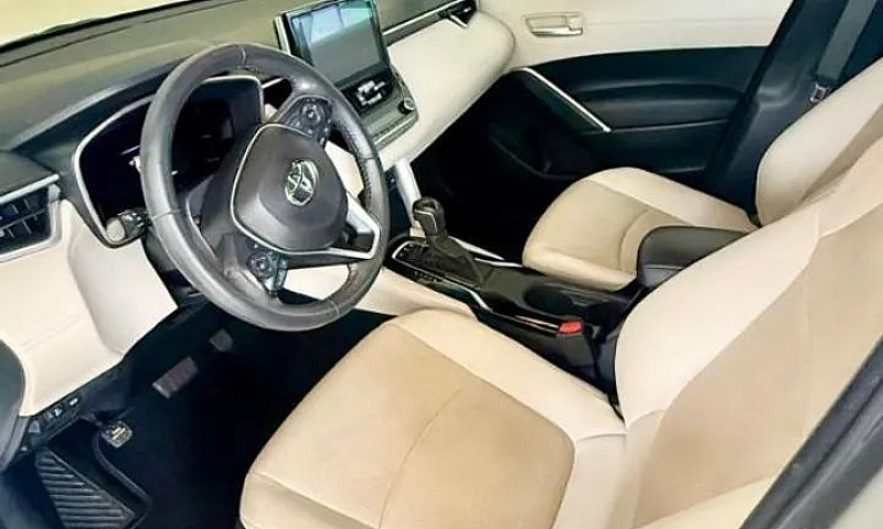 Toyota Corolla Cross...