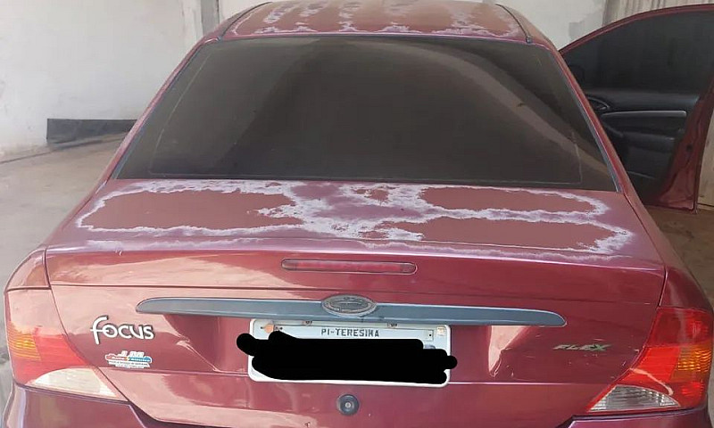 Ford Focus Sedan 1.6...