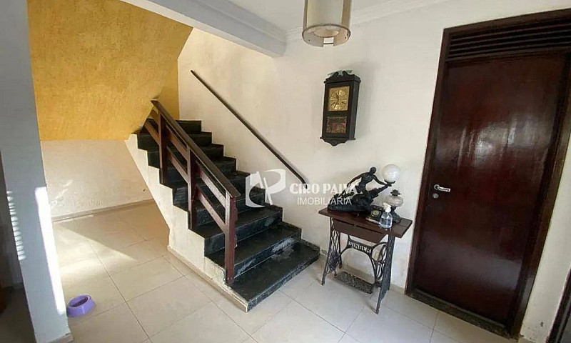 Casa Com 5 Dormitóri...