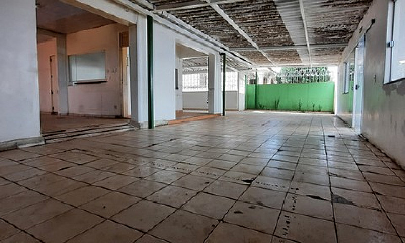 Casa Comercial De 22...