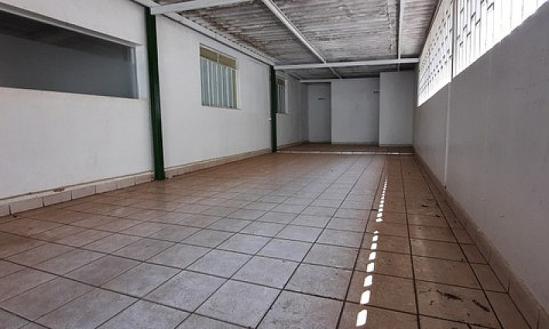 Casa Comercial De 22...