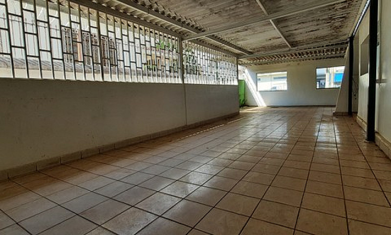 Casa Comercial De 22...