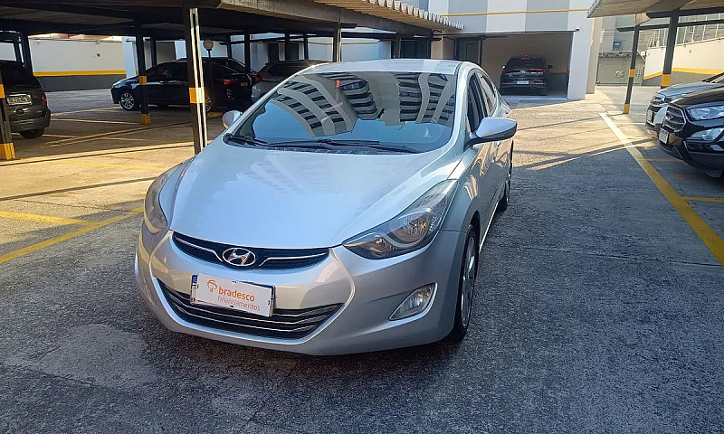 Hyundai Elantra 2012...