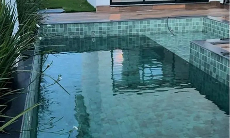 Casa Terrea Com 4 Su...