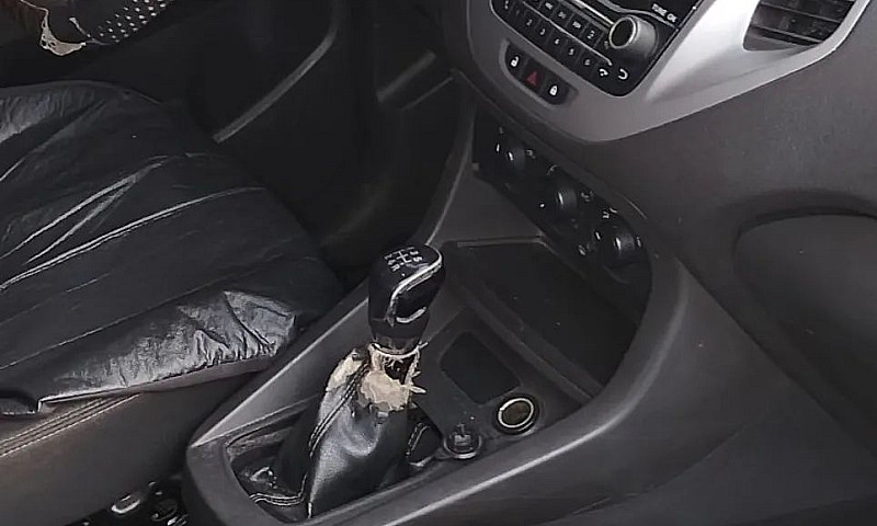 Ford Ka+ Sedan 1.0 T...