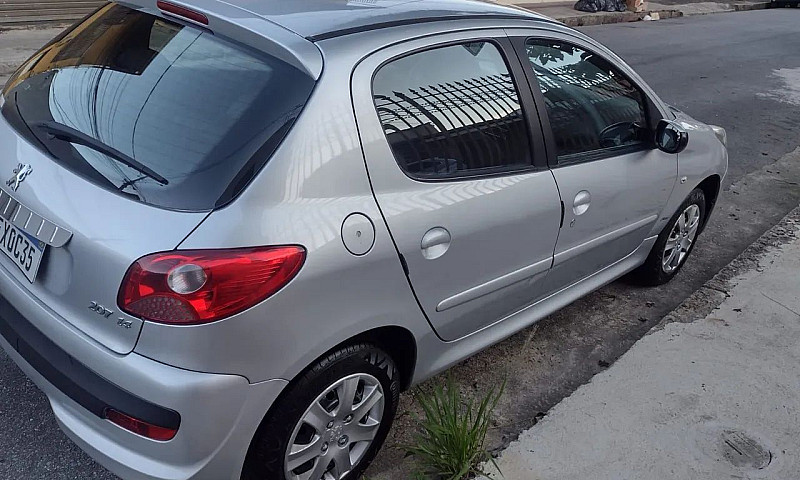 Peugeot 207 Xr 1.4 F...