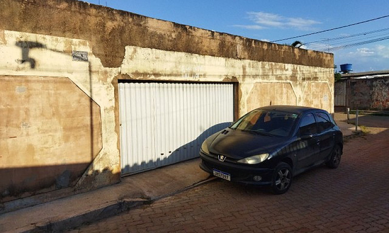 Casa De Duas Suítes ...
