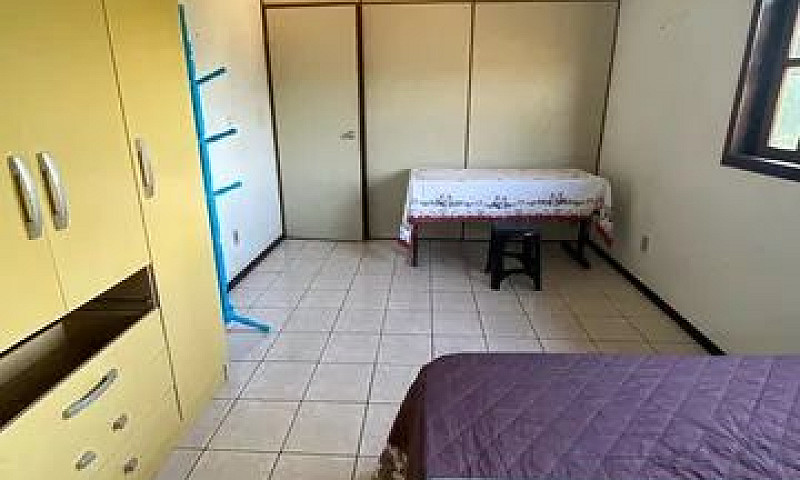 Aluga-Se Quarto Para...