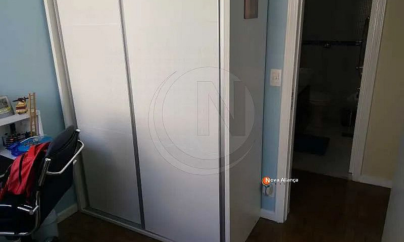 Apartamento-À Venda-...