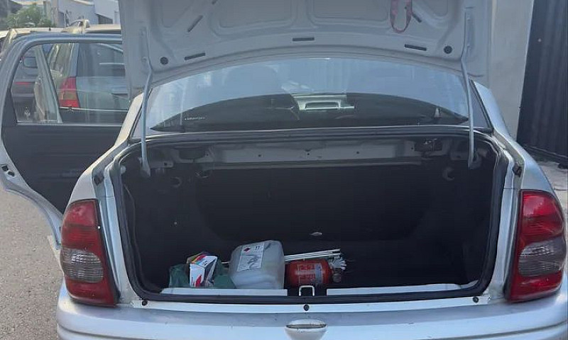 Chevrolet Corsa Sed ...
