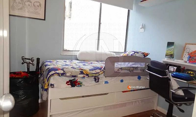 Apartamento-À Venda-...