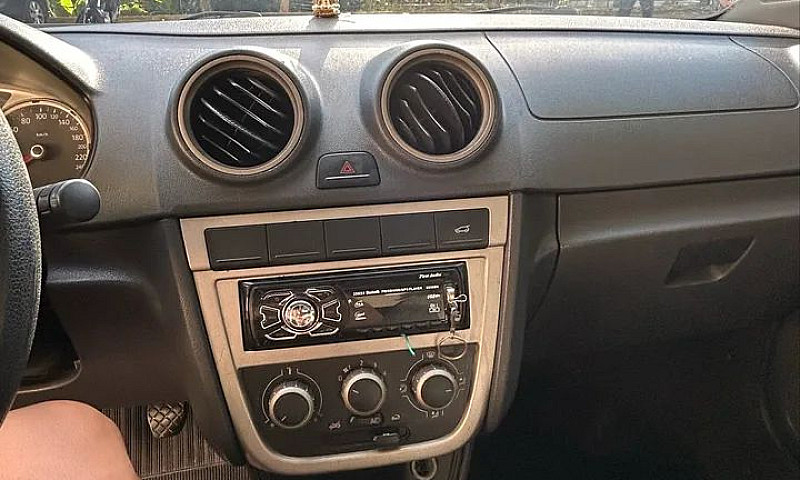 Voyage 1.6 Modelo 20...