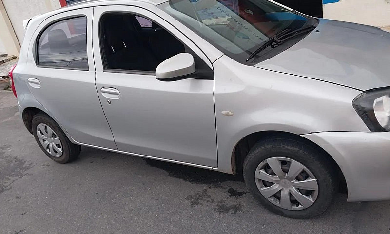Toyota Etios X 1.3 F...