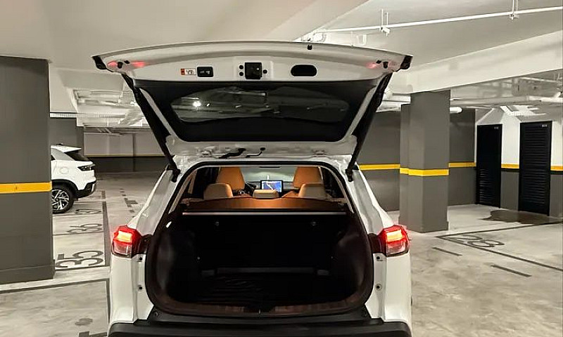 Toyota Corolla Cross...