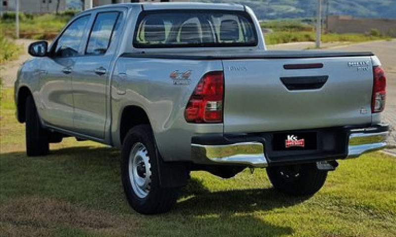 Toyota Hilux 2.8 Std...