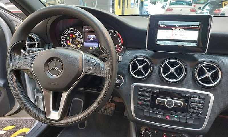 Mercedes-Benz A200 S...