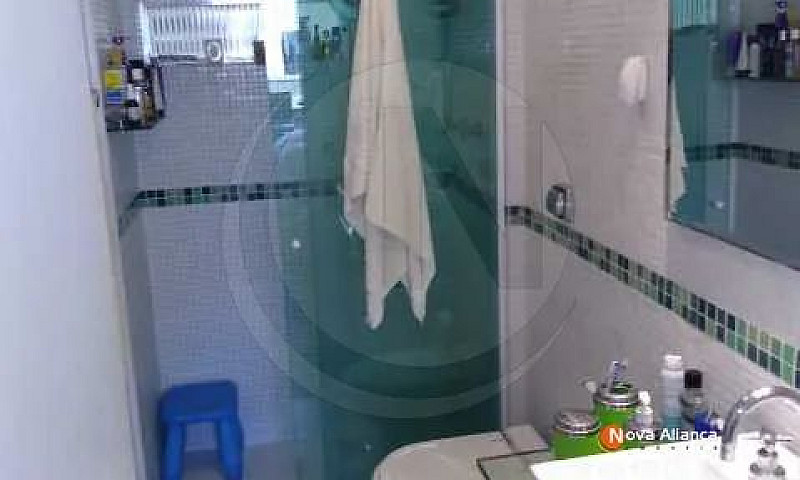 Apartamento-À Venda-...