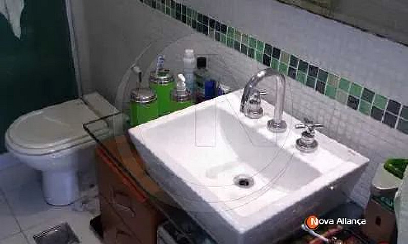 Apartamento-À Venda-...