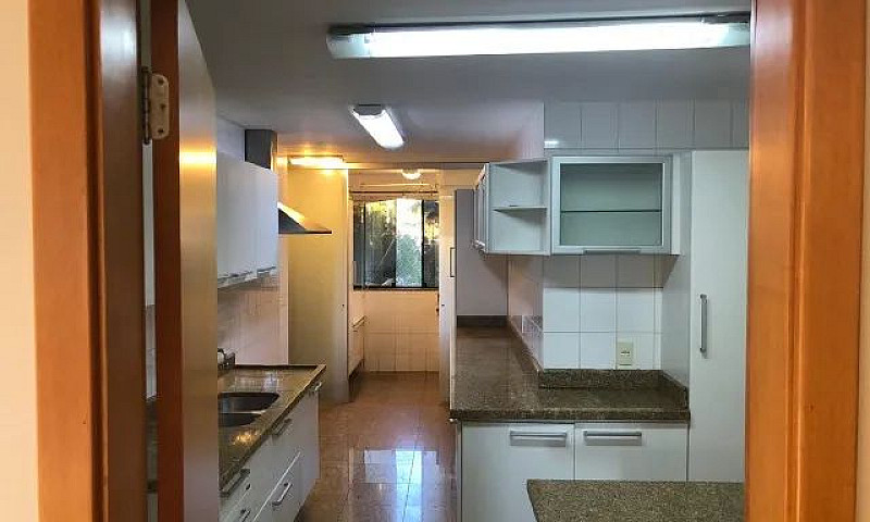 Quatro Quartos Na As...