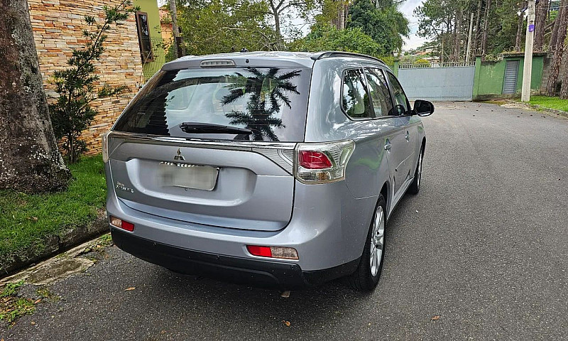 Mitsubishi Outlander...