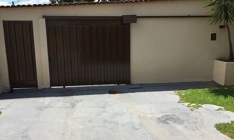 Aluga-Se Casa Térrea...
