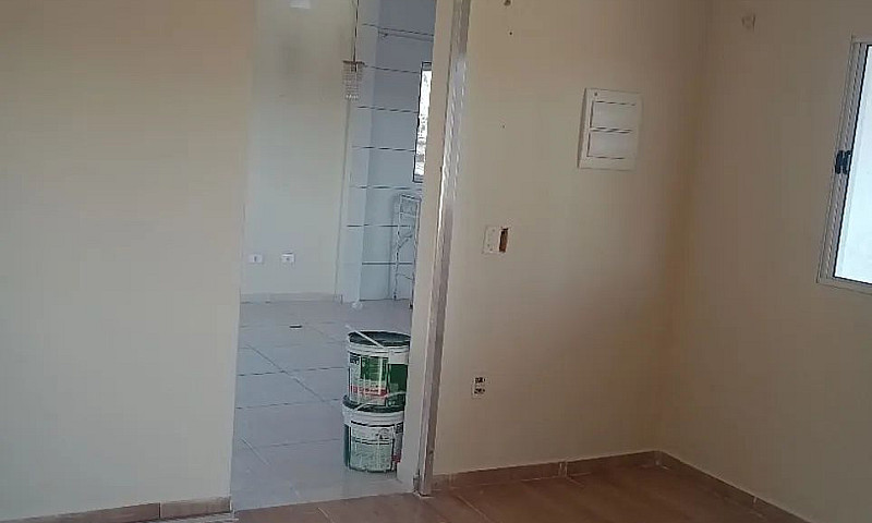 Aluga-Se Casa Sobrep...