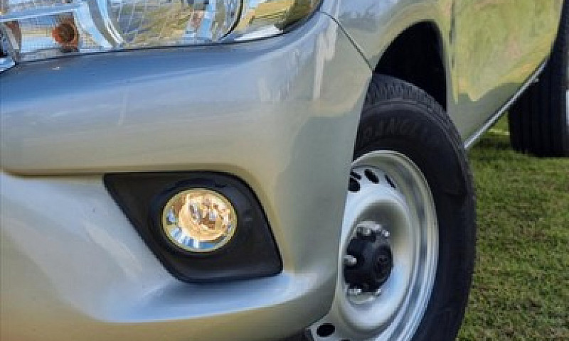 Toyota Hilux 2.8 Std...
