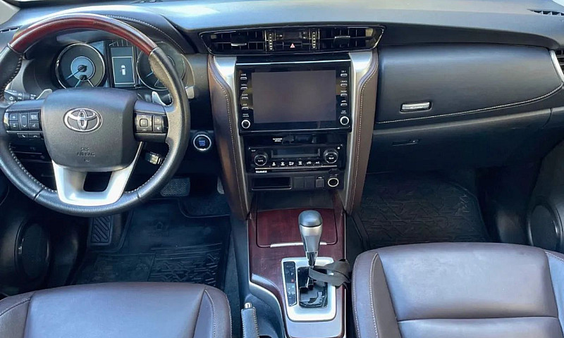 Toyota Hilux Sw4 Srv...