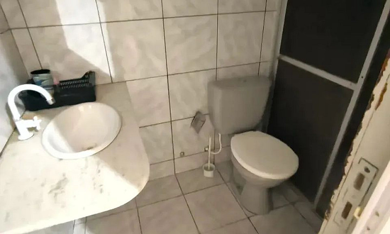 Casa Comercial, Em F...