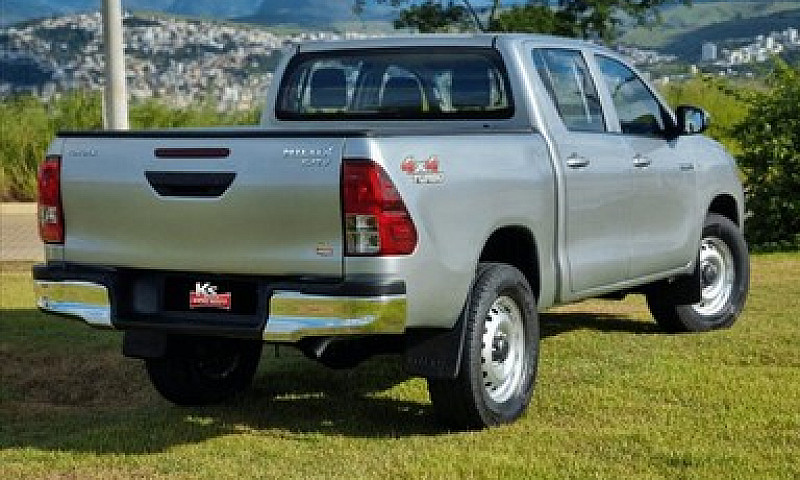 Toyota Hilux 2.8 Std...