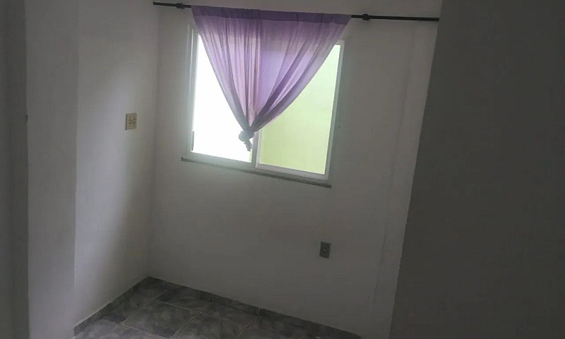 Casa Com Um Quarto E...