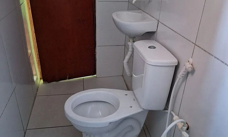 Casa Com 02 Quartos ...