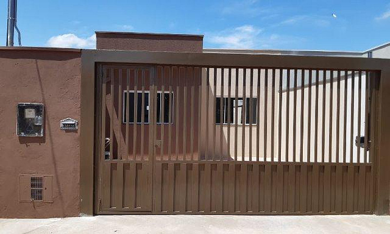 Casas No Jardim Pano...