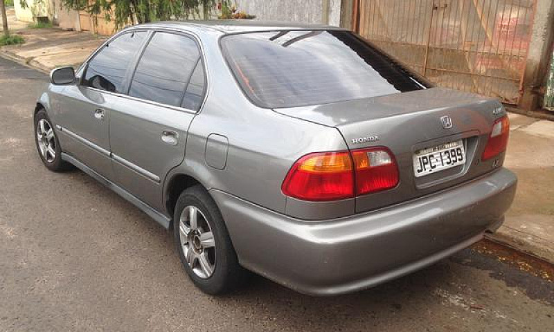 Vendo Honda Civic 1....