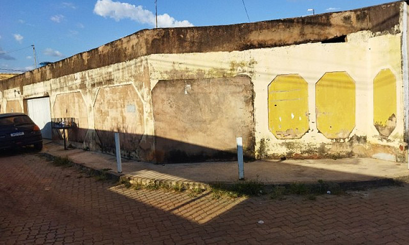 Casa De Duas Suítes ...