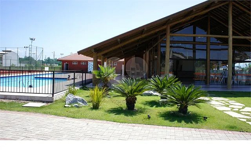 Casa Com 3 Quartos À...