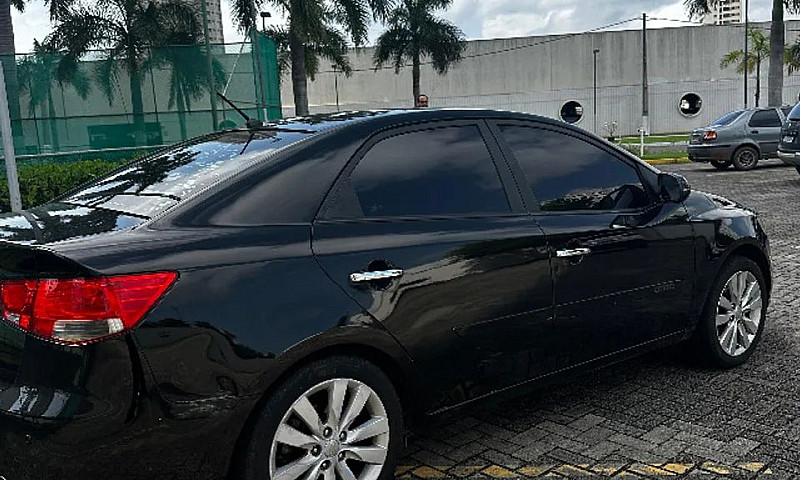 Kia Motors Cerato 1....
